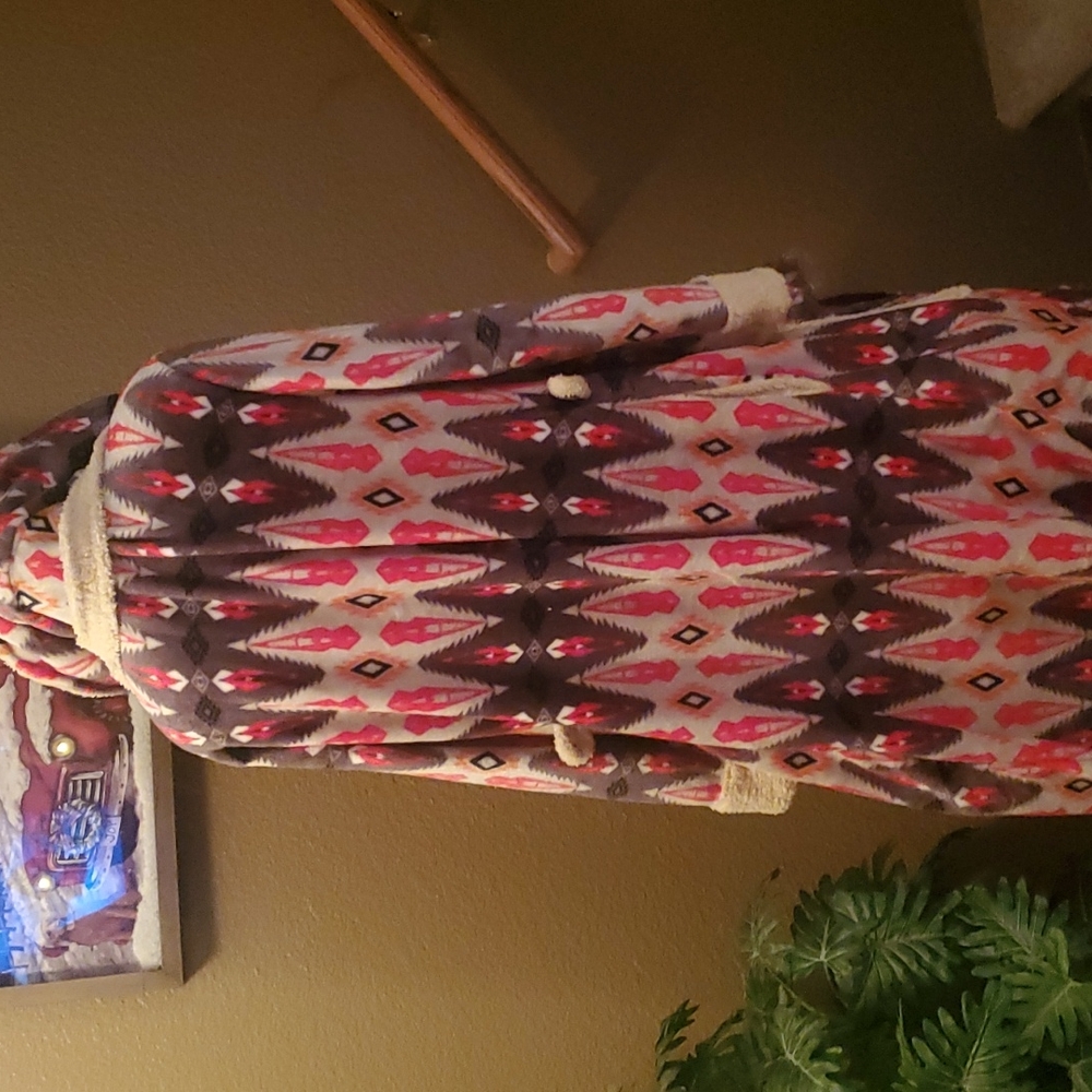 New Aztec Robe - Picture 6 of 6
